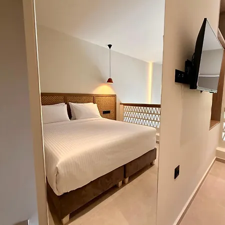 Otel Aethra